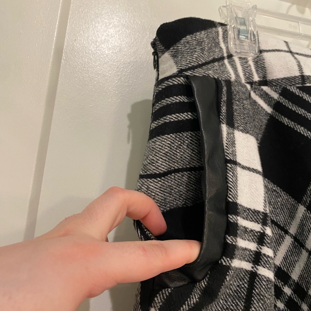 Amazon Monochrome Plaid Midi Skirt w/ Faux Leather Trimmed Pockets, size XL - Picture 5 of 7